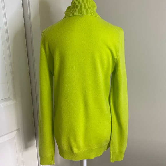 Lord & Taylor Chartreuse Green Cashmere Cozy Long Sleeve Turtleneck Sweater-Sz-M - Picture 6 of 16